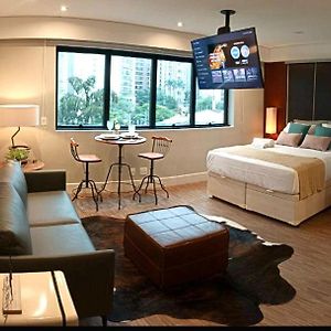 Deluxe Queen Suite